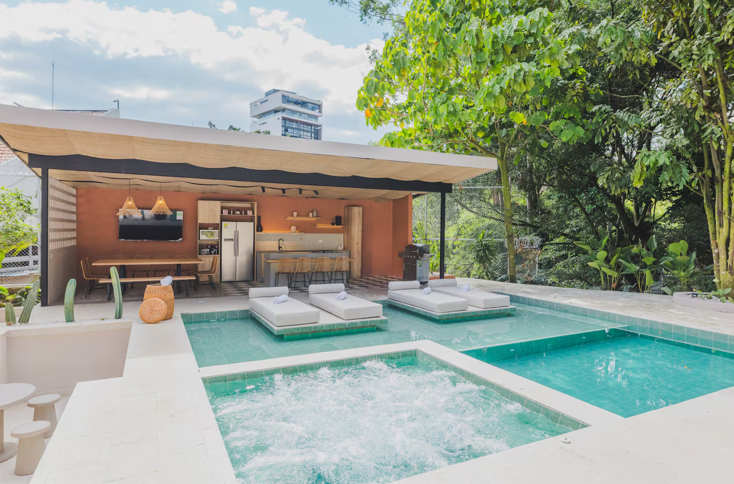 Private Gym Pool and Salt Jacuzzi